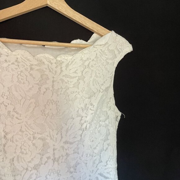 White Lace Sleeveless Long Dress With Scalloped Neckline & Side Zipper Closure - Picture 2 of 7